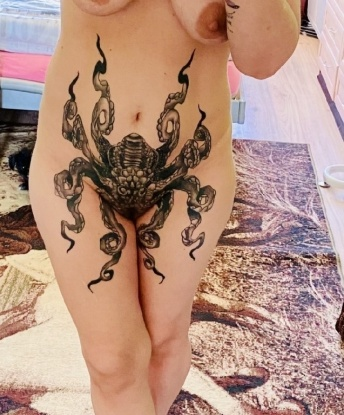 Я живу в Москве, где создам для тебя идеальное вечернее настроение. Мои услуги наполнены страстью и желанием удовлетворить тебя до предела. Я знаю, как доставить тебе настоящее удовольствие и сделать твои самые горячие мечты яркой реальностью. Обожаю экспериментировать и пробовать новые вещи, так что не стесняйся делиться своими фантазиями со мной. У меня есть множество отзывов, которые подтверждают мою превосходную работу. В моем фотоальбоме ты найдешь множество соблазнительных фотографий, которые позволят заручиться с тобой вкусом настоящего разврата. Доверь мне свои сокровенные желания, и я сделаю все, чтобы они сбылись. Жду тебя, чтобы воплотить наши самые смелые фантазии в жизнь. 💋🔥 799, 51 год